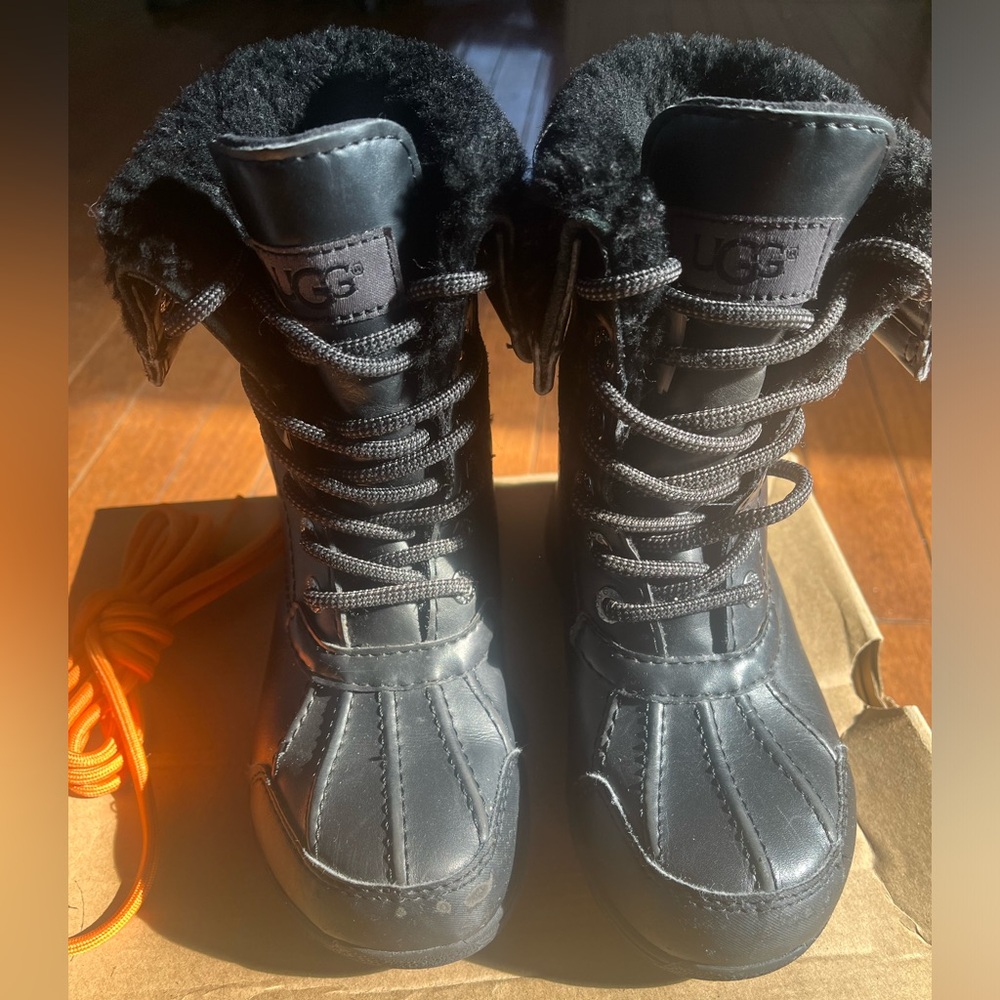UGG Boy's Butte II CWR Waterproof Boot Black Leather size 12
